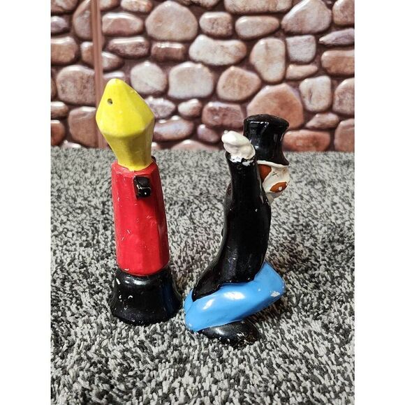 Vintage Hand Painted Hobo and a Light Pole Salt and Pepper Shakers -Rare - Picture 2 of 6
